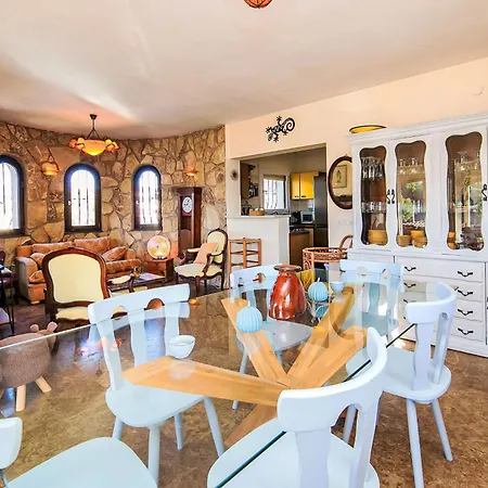 C&m By Interhome فيلة